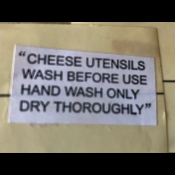 Wine and cheese caddy, plus utensils - Picture 4 of 4